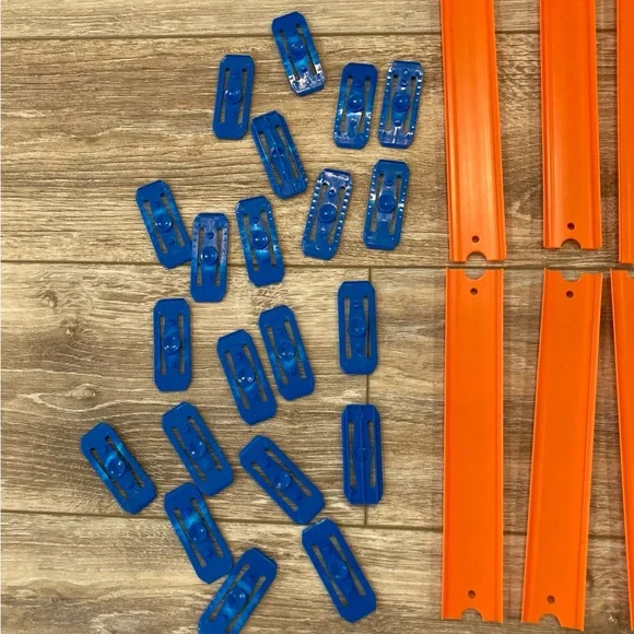 Hot Wheels Track Accessories - Picture 2 of 4